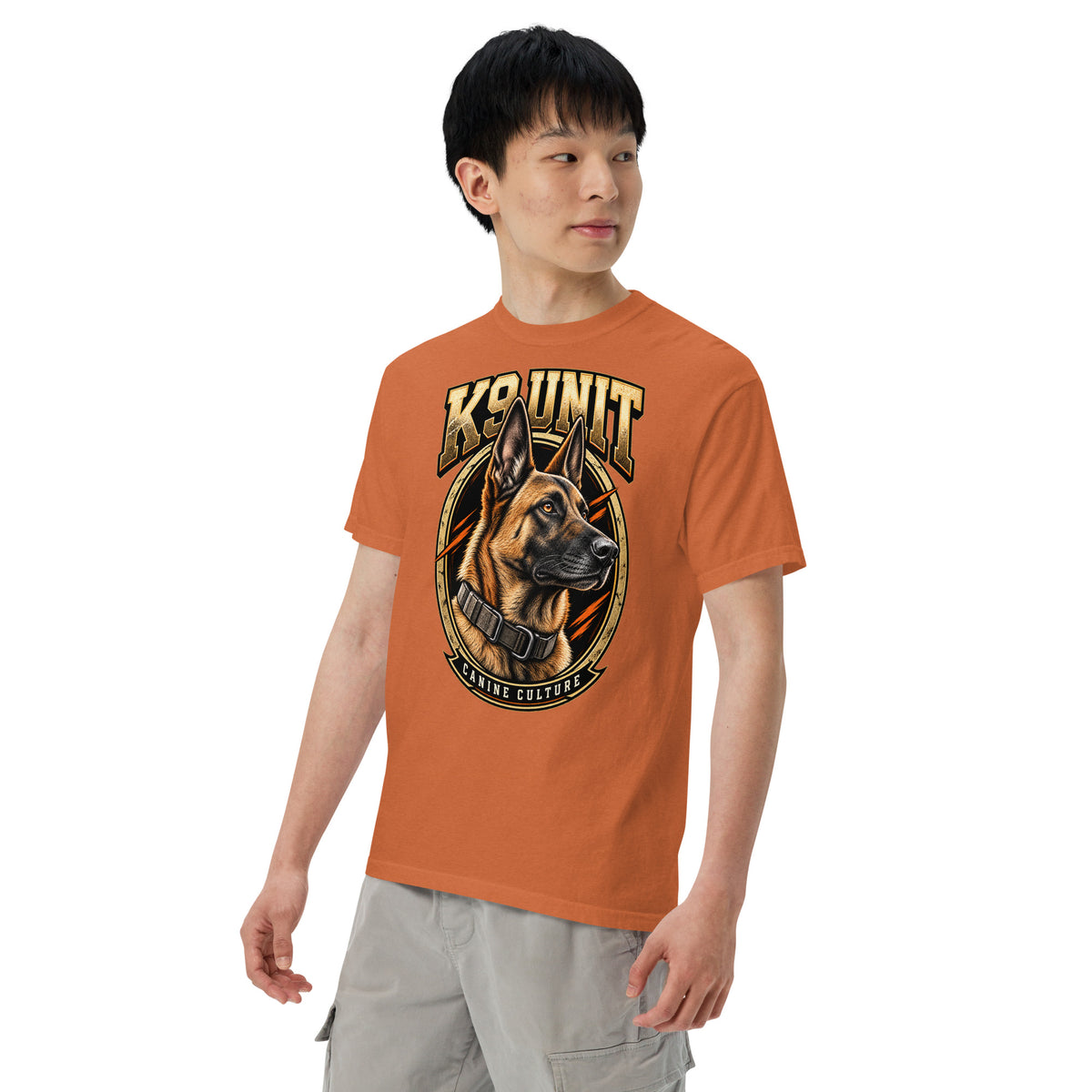 T-shirt épais K9 Unit — Canine Culture Golden Mask Wear – vue de trois quarts gauche
